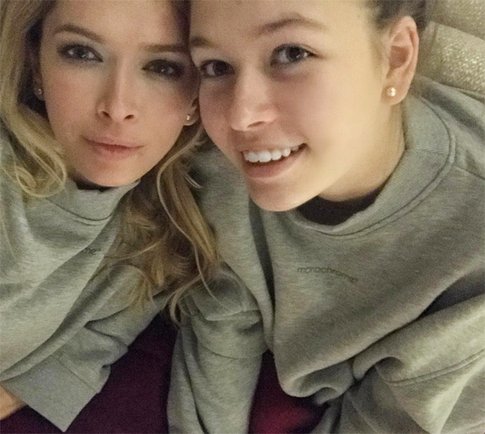 Брежнева вышла в свет с повзрослевшей дочкой