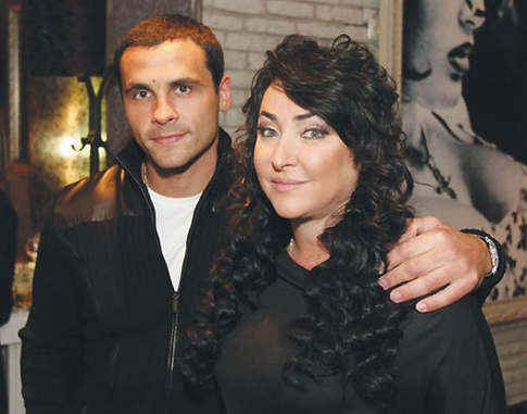 Грудь Лолиты на фото в «Твиттере» СБУ оказалась чужой