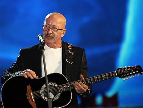 Александр Розенбаум во время выступления в Саратове получил три перелома