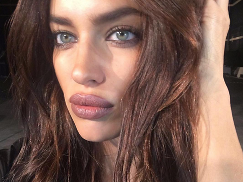 Ирина Шейк доверяет новорожденную дочку только маме