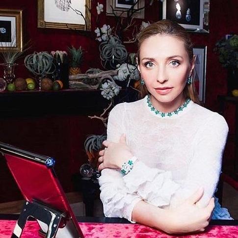 Старшая дочь Навки познакомилась с Кэмпбелл и Ди Каприо