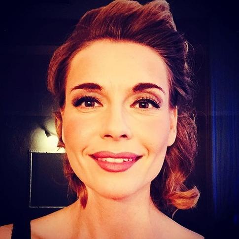 Любовь Толкалина разделась до бус