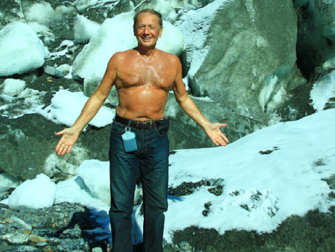 Секретарь Задорнова сообщила, что сатирик продолжает лечение