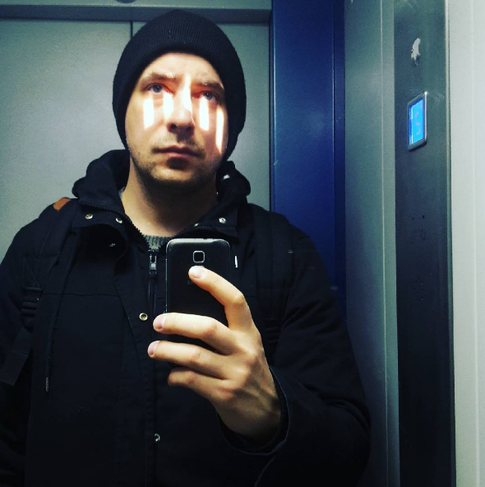 Евгений Цыганов веселится с детьми от первого брака