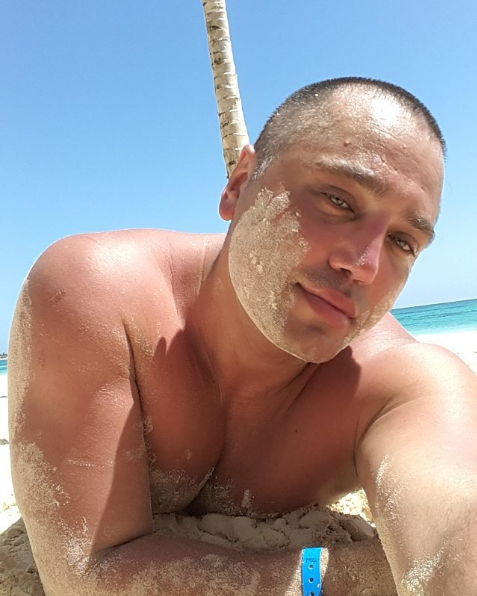 Экс-участник «Дома−2» надел лифчик в поддержку Панина