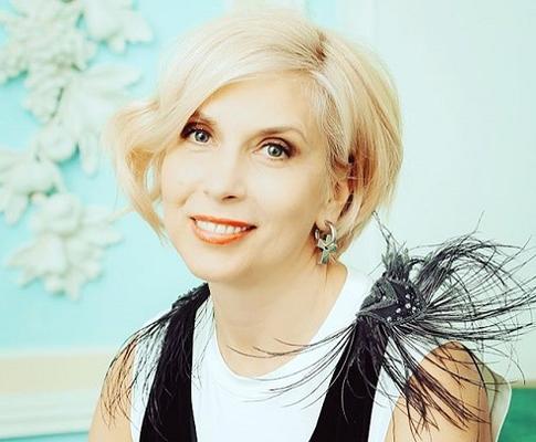 Алена Свиридова выглядит ровесницей сына