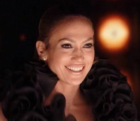 Почему у Дженнифер Лопес два пупка