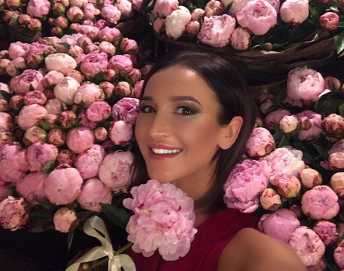 Бузова удивила фолловеров мужским нарядом