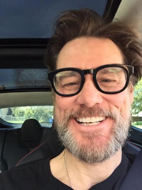 Джим Керри борется с депрессией при помощи живописи