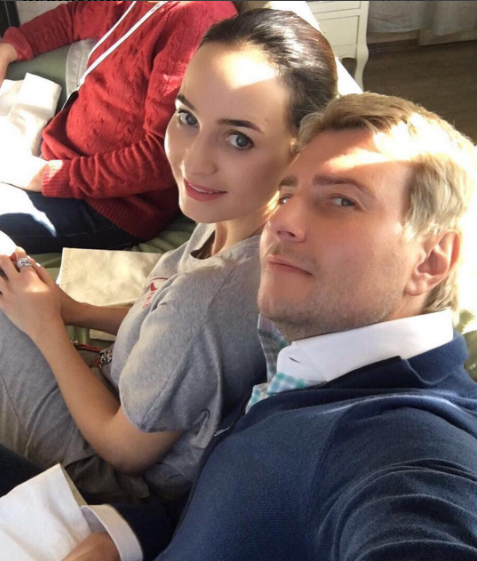 Бывшая Баскова пожелала Лопыревой родить