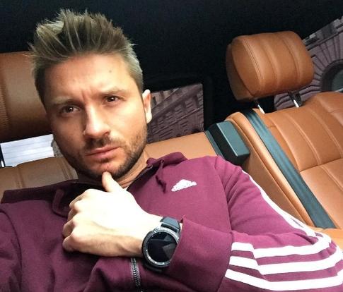 «Чему учим детей?»: Лазарев обеспокоен установкой памятника Калашникову