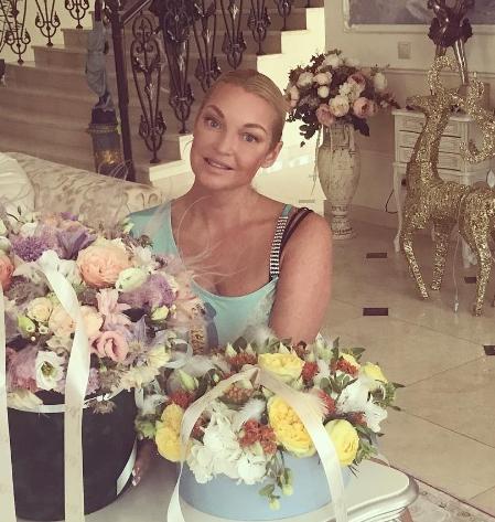 Волочкова нарядилась Мадонной