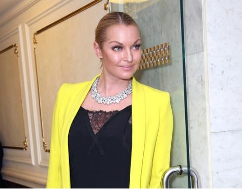 Волочкова экономит на пляжной обуви