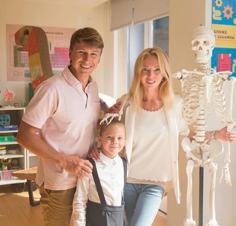 Какие скелеты прячет в шкафу семья Алексея Ягудина