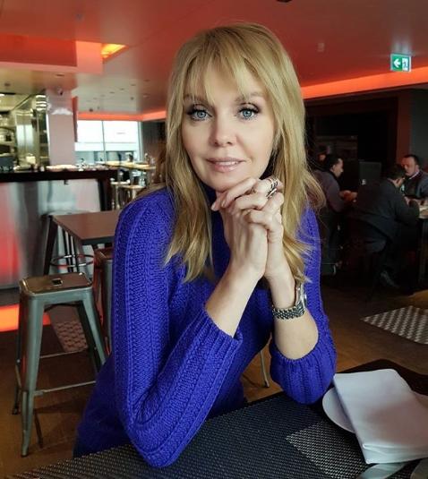 «Чьи это дети?»: Валерию засняли с новорожденными двойняшками