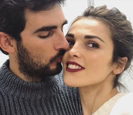 Замужняя Сати Казанова не отказывается позировать топлес