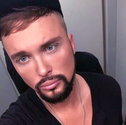 31-летний Егор Холявин угодил в реанимацию из-за пластики