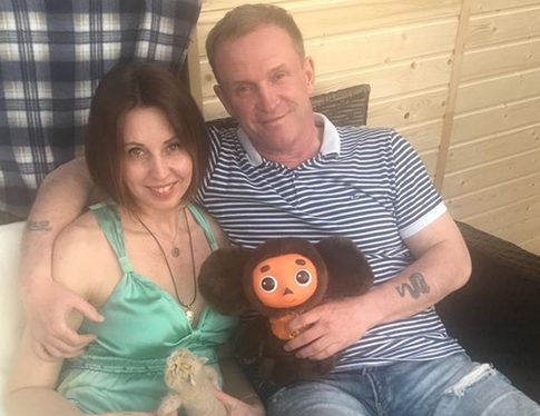 Виктор Рыбин и Наталья Сенчукова обратились к поклонникам