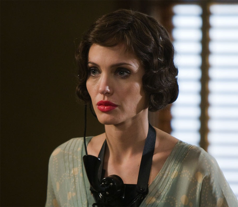 Джоли получила благословение от перуанской монахини