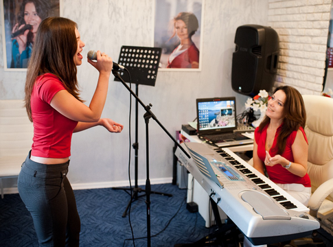 Как научиться петь: 5 этапов для новичков