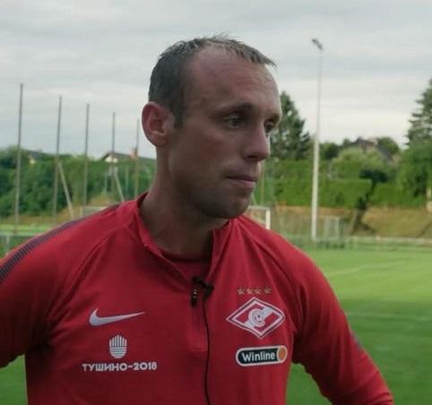 Суд наложил ограничения на имущество и счета футболиста Дениса Глушакова