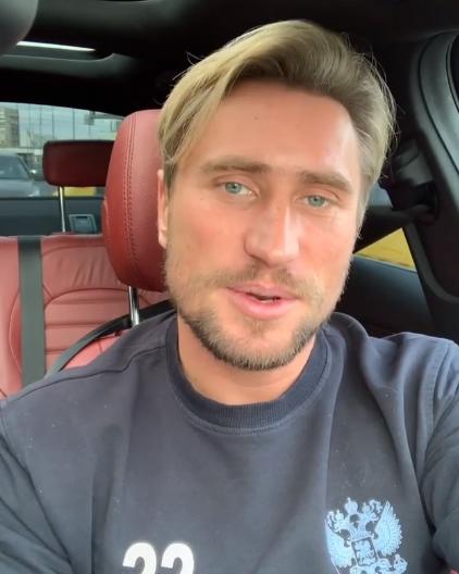 Экс-избранник ухаживал за Бузовой, находясь в браке