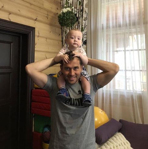 Кержаков требует пересмотреть решение суда о месте жительства сына