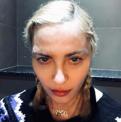 59-летняя Мадонна выложила селфи топлес