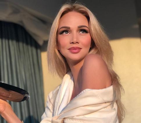 Виктория Лопырева активно привлекает противоположный пол