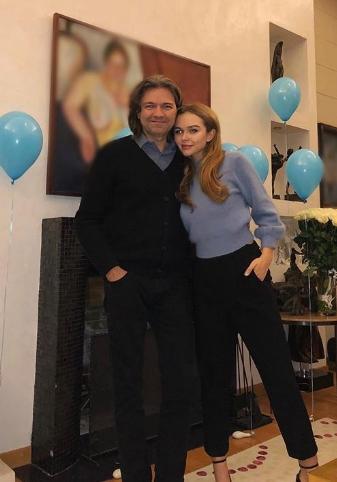 Дочь Маликова представляет себя многодетной мамой