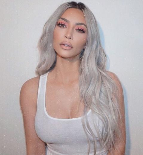 Ким Кардашьян порадовала снимком с новорожденной дочерью Чикаго