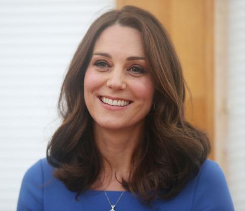 Цвет платья Кейт Миддлтон сочли намеком на пол будущего ребенка