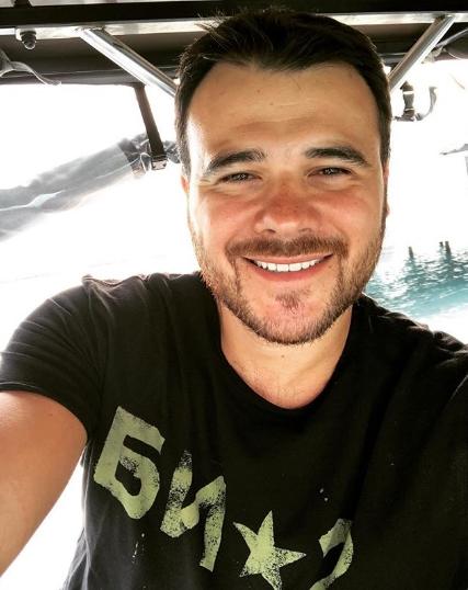 Emin пожертвовал 15 миллионов семьям погибших и пострадавших в Кемерово