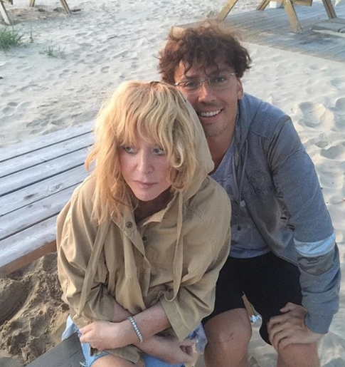 Ураган повалил деревья и сломал забор у поместья Пугачевой и Галкина