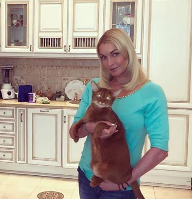 «Будто две недели назад умерла»: жена экс-водителя Волочковой обличила пороки балерины