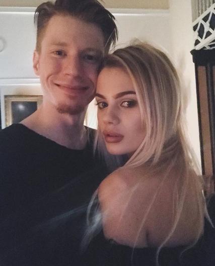 Молодую жену Никиты Преснякова подозревают в беременности