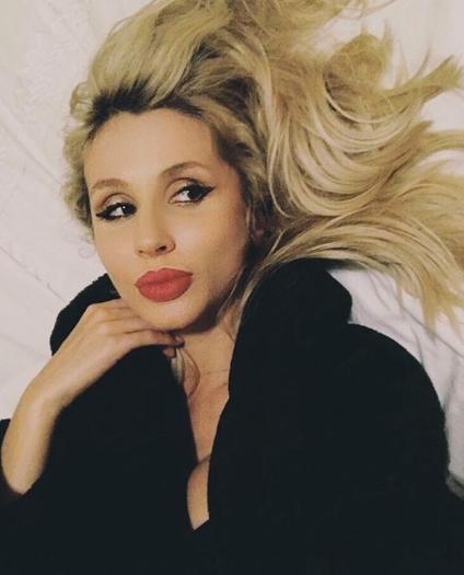 Беременная Лобода вышла в свет в прозрачном наряде