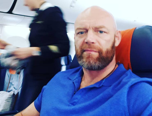 Владислав Демин борется с трудностями загородной жизни