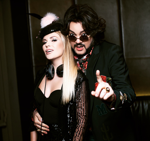 Филипп Киркоров отправился на «Евровидение» с таинственной незнакомкой