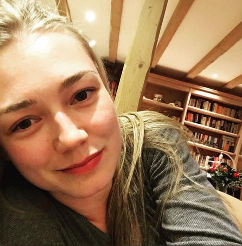 Акиньшина впервые снялась для глянца с подросшей дочкой