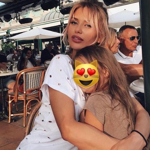 Виктория Боня впервые вышла в свет с 6-летней дочерью