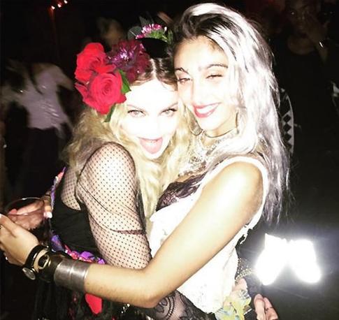 Дочь Мадонны раскритиковали в Сети за «лишние» волосы