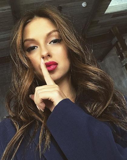 Нюша уже не может скрывать беременность