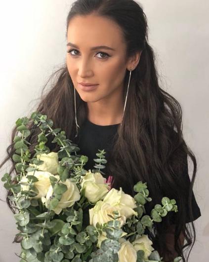 Бузова пообещала, что ее бабушка дождется правнуков