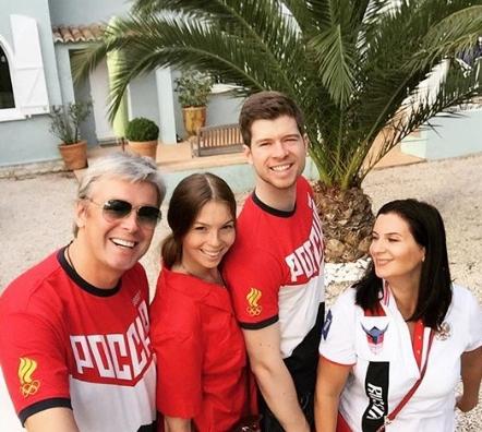 В Сети появилось фото Стриженова с новорожденным внуком