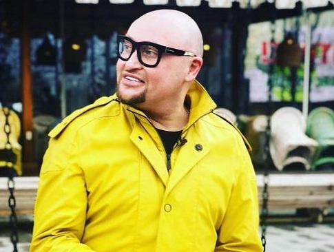 Шура не имеет определенного места жительства