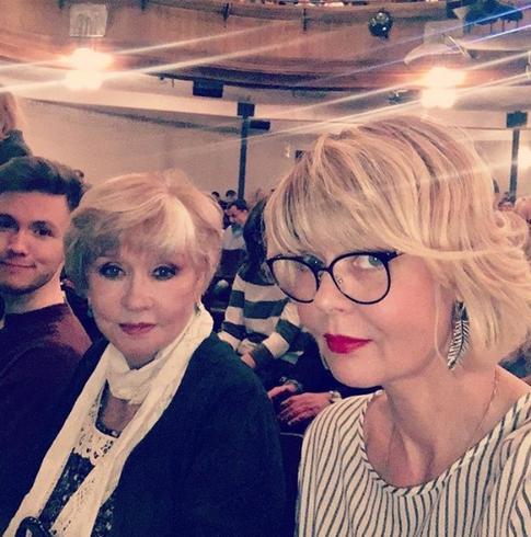 В свои 76 Алентова выглядит ровесницей дочери