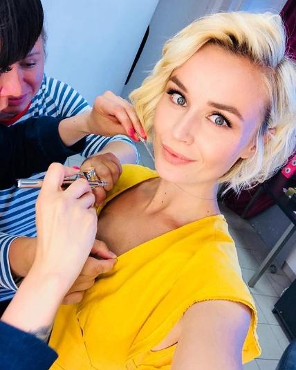 Гагарина исполнила зажигательный танец в мини-шортах