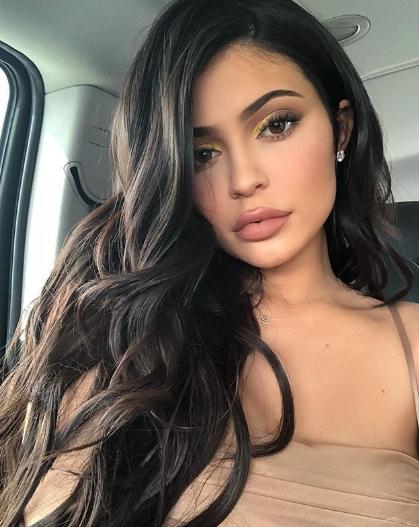 Младшая сестра Ким Кардашьян избавилась от филлеров в губах