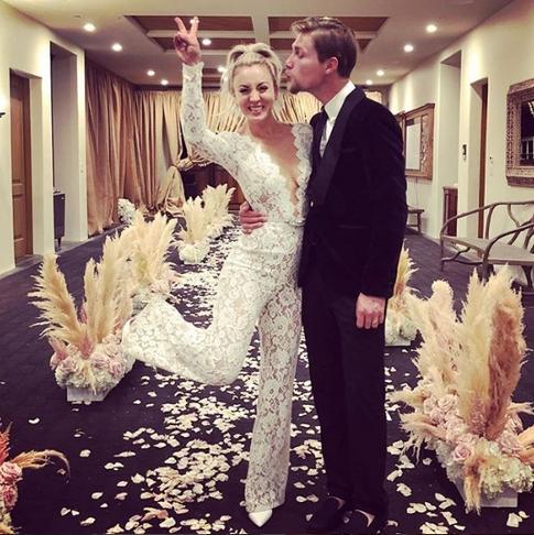 Звезда «Теории большого взрыва» Кейли Куоко снова вышла замуж